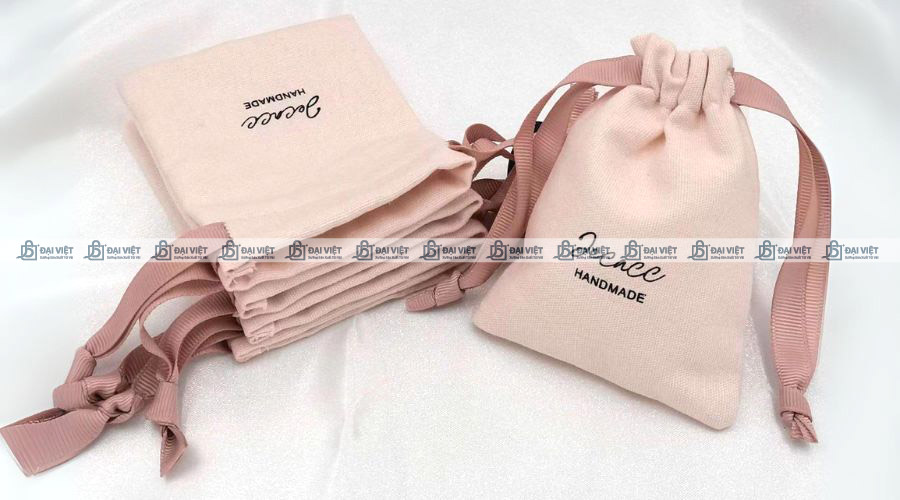 Túi canvas dây rút màu sắc hồng có sẵn bắt mắt Túi canvas dây rút màu sắc hồng có sẵn bắt mắt