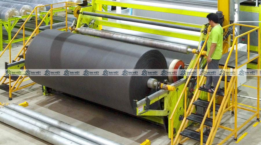Từng cuộn vải được sản xuất chuyên nghiệp tại xưởng Đại Việt