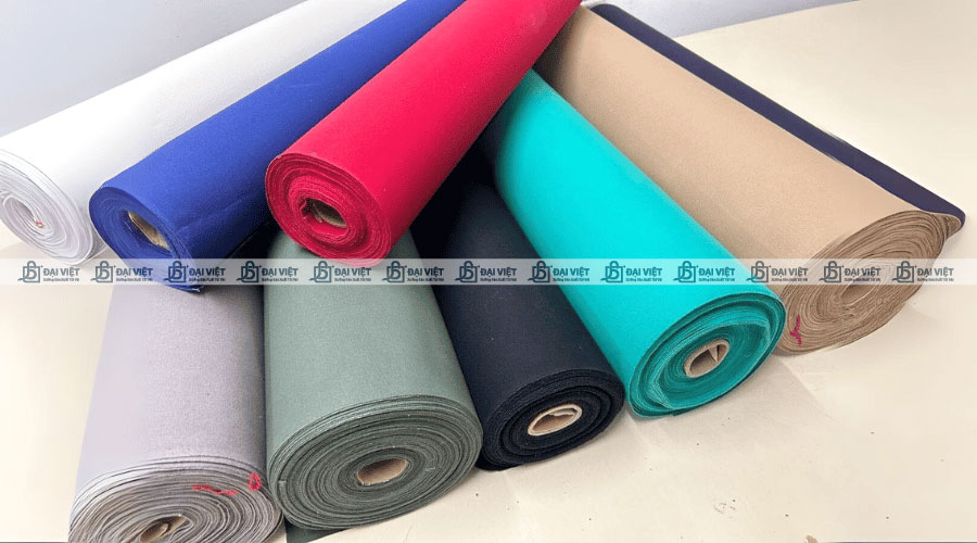 Vải dù chống thấm nước được đóng gói thành từng cuộn để dễ vận chuyển Vải dù chống thấm nước được đóng gói thành từng cuộn để dễ vận chuyển